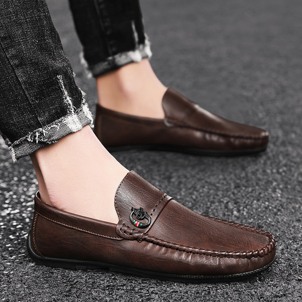 Ikdienas vīriešu mokasīni no eko ādas ar metāla elementu