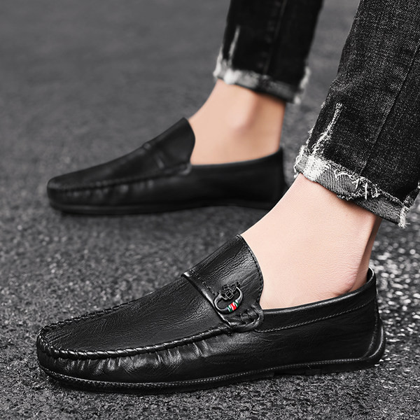 Ikdienas vīriešu mokasīni no eko ādas ar metāla elementu