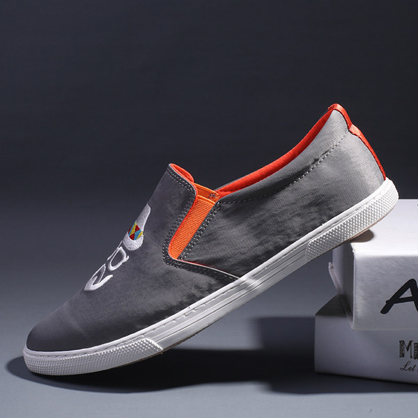 Ikdienas mokasīni ar izšuvumu un plakanu zoli