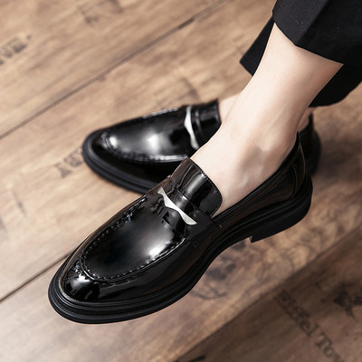 Moderni mākslīgās ādas mokasīni vīriešiem