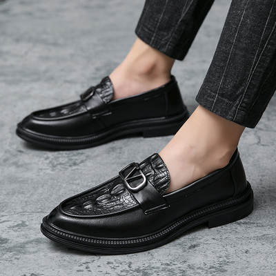 Moderni mākslīgās ādas mokasīni vīriešiem