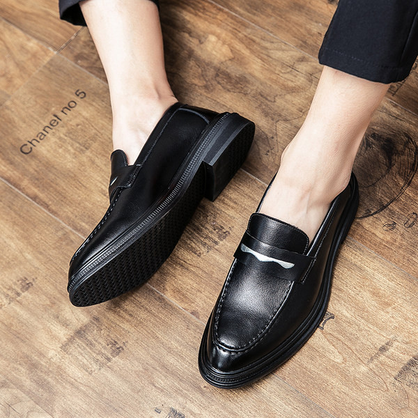 Moderni mākslīgās ādas mokasīni vīriešiem