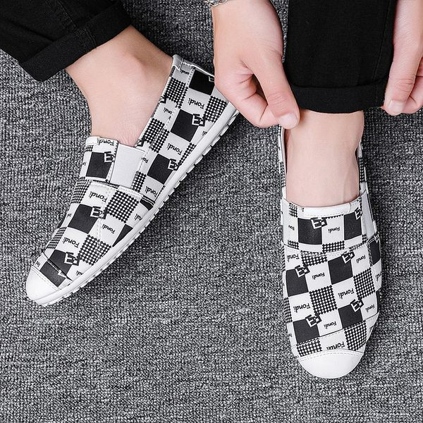 Μοντέρνα ανδρικά καθημερινά μοκασίνια με μοτίβο