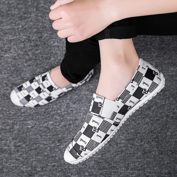 Μοντέρνα ανδρικά καθημερινά μοκασίνια με μοτίβο