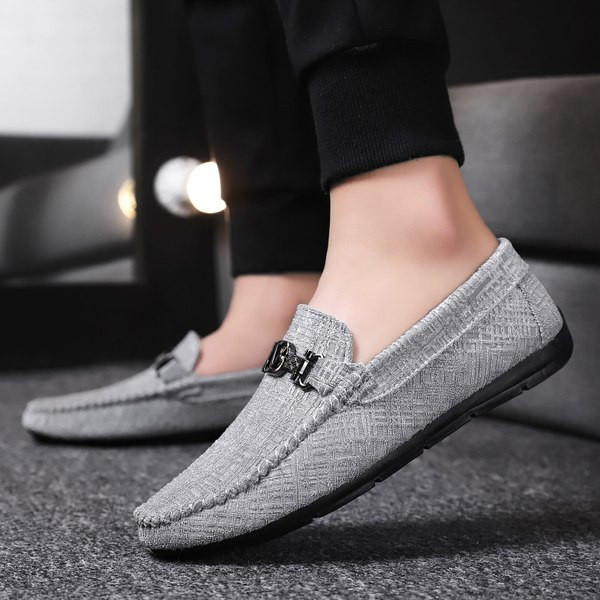 Elegants vīriešu mokasīnu vienkāršs modelis ar sprādzi