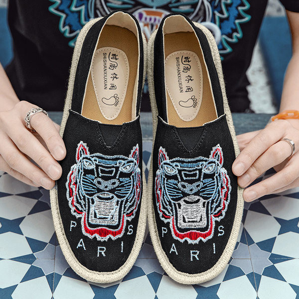 Jauns vīriešu espadriļu modelis ar izšuvumu