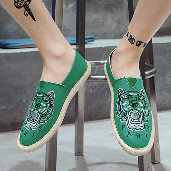 Jauns vīriešu espadriļu modelis ar izšuvumu