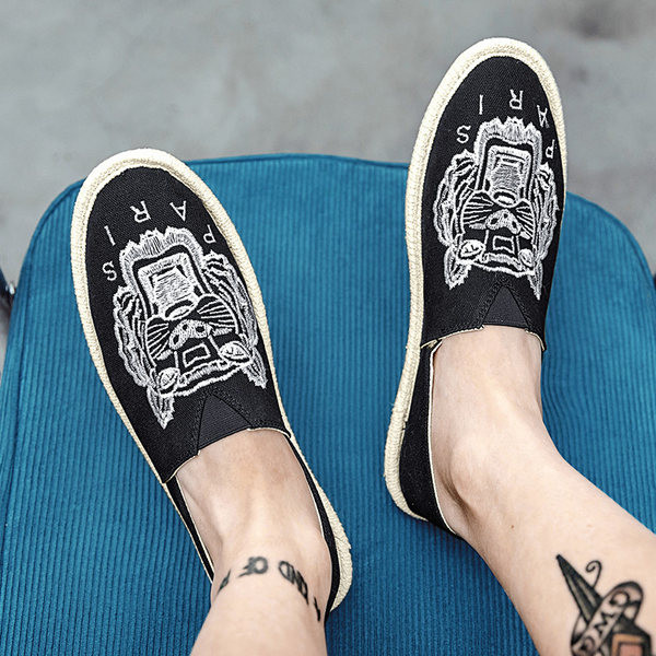 Jauns vīriešu espadriļu modelis ar izšuvumu