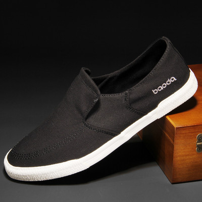 Vīriešu mokasīni noapaļots raksts ar izšūtu uzrakstu