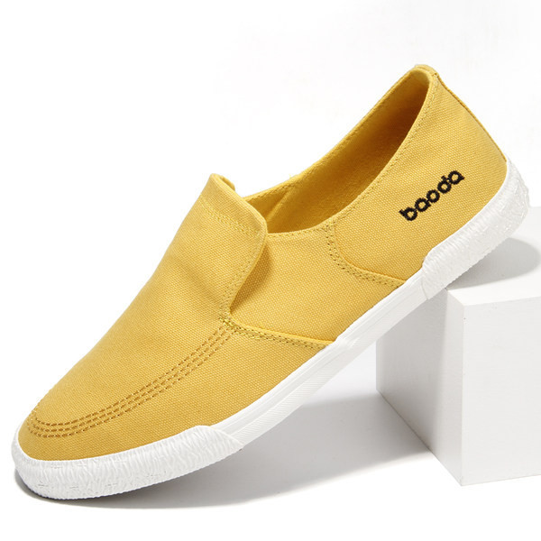 Vīriešu mokasīni noapaļots raksts ar izšūtu uzrakstu