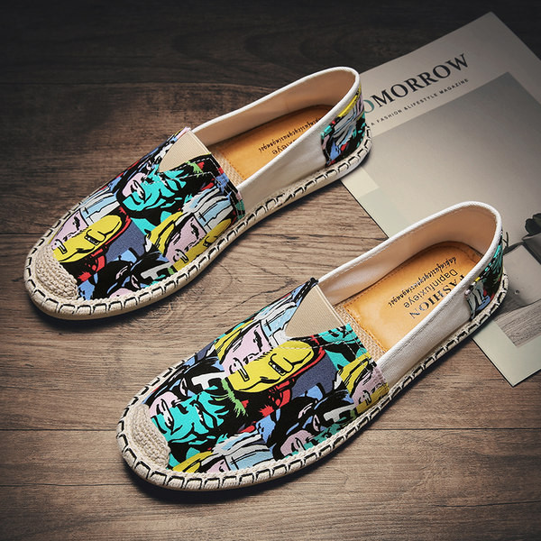 Jauns vīriešu espadriļu modelis ar krāsainu rakstu