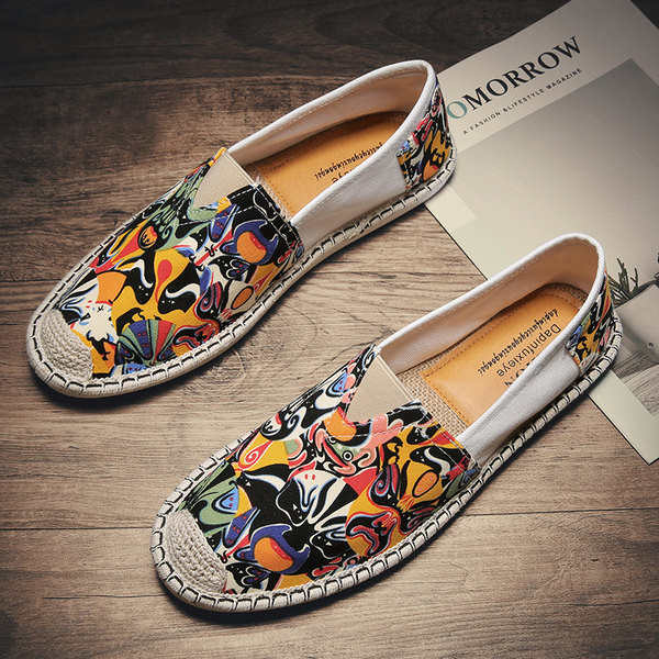 Jauns vīriešu espadriļu modelis ar krāsainu rakstu