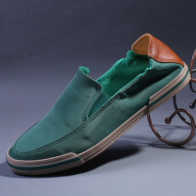 Vīriešu mokasīnu vienkrāsains modelis ar plakanu zoli