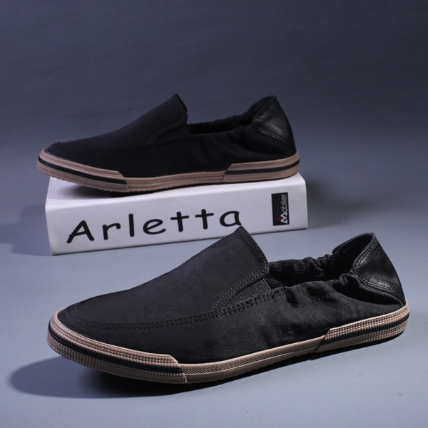 Vīriešu mokasīnu vienkrāsains modelis ar plakanu zoli