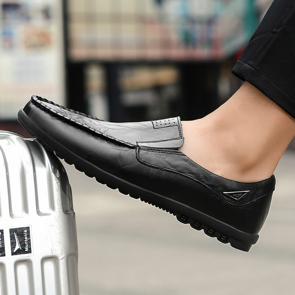 Κομψά ανδρικά μοκασίνια από οικολογικό δερμάτινο απλό μοντέλο