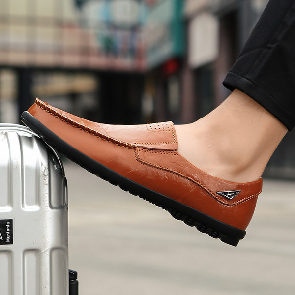 Κομψά ανδρικά μοκασίνια από οικολογικό δερμάτινο απλό μοντέλο