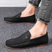Ανδρικά μοκασίνια με επίπεδη σόλα και μεταλλικό στοιχείο