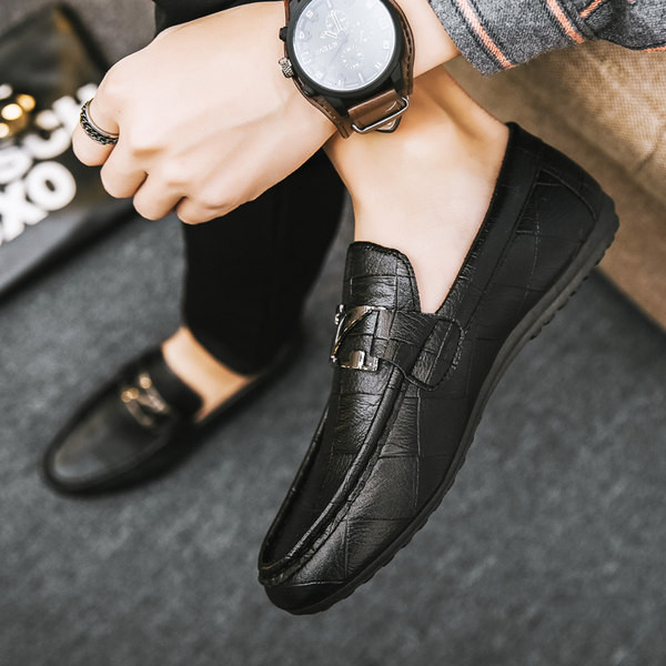 Eleganti vīriešu mokasīni ar plakanu zoli un sprādzi divos modeļos