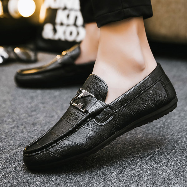 Eleganti vīriešu mokasīni ar plakanu zoli un sprādzi divos modeļos