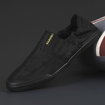 Vīriešu mokasīni ar uzrakstu, kas piemēroti ikdienas lietošanai