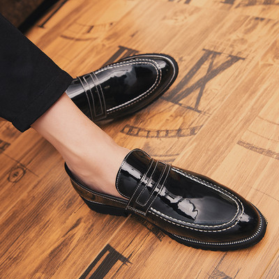 Jauns vīriešu mokasīnu modelis no eko ādas ar metāla elementu vairākās krāsās