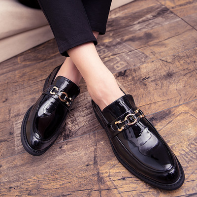 Jauns vīriešu mokasīnu modelis no eko ādas ar metāla elementu vairākās krāsās