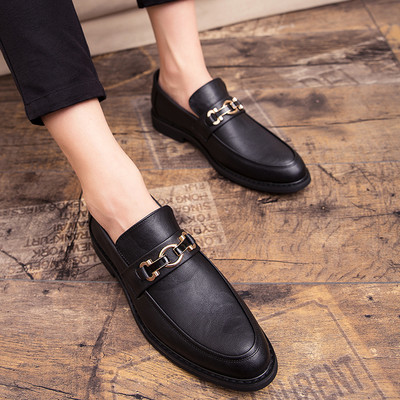 Jauns vīriešu mokasīnu modelis no eko ādas ar metāla elementu vairākās krāsās