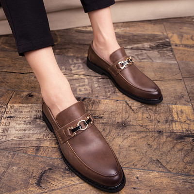 Jauns vīriešu mokasīnu modelis no eko ādas ar metāla elementu vairākās krāsās