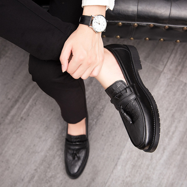 Jauns vīriešu mokasīnu modelis no eko ādas ar metāla elementu vairākās krāsās