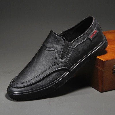 Vīriešu ikdienas mokasīni no mākslīgās ādas ar uzrakstu