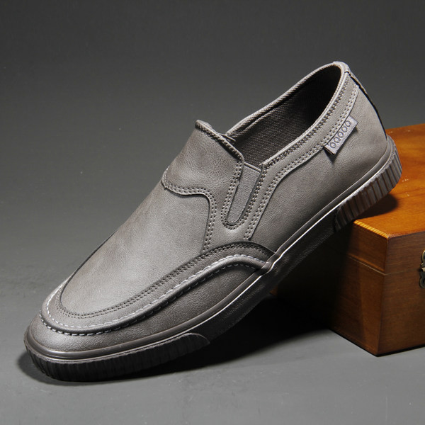 Vīriešu ikdienas mokasīni no mākslīgās ādas ar uzrakstu