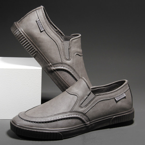 Vīriešu ikdienas mokasīni no mākslīgās ādas ar uzrakstu