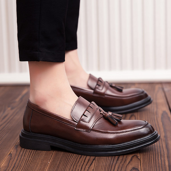 Ikdienas vīriešu mokasīni no mākslīgās ādas ar pušķi