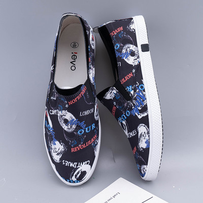 Aktuāli audekla mokasīni ar aplikācijām