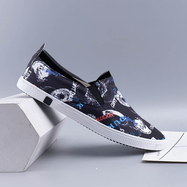 Aktuāli audekla mokasīni ar aplikācijām