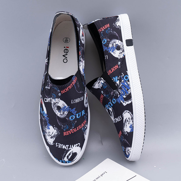 Aktuāli audekla mokasīni ar aplikācijām