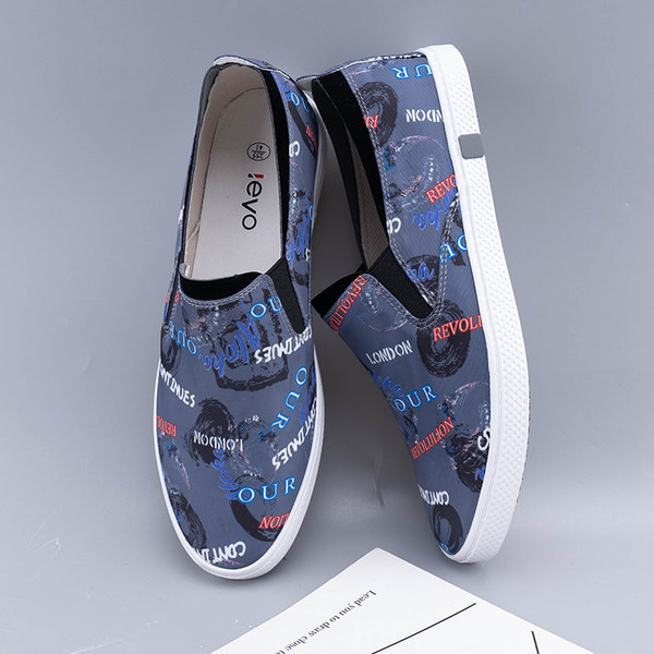 Aktuāli audekla mokasīni ar aplikācijām