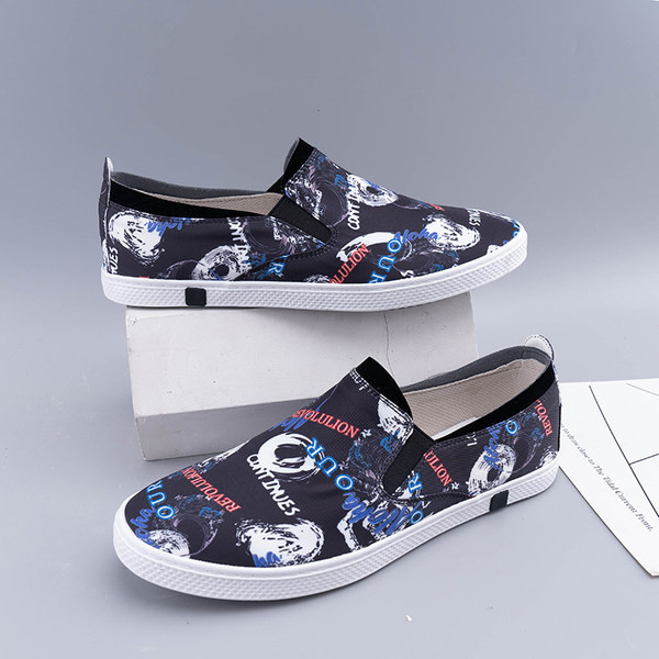 Aktuāli audekla mokasīni ar aplikācijām