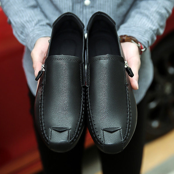 Καλοκαιρινά ανδρικά έκο δερμάτινα μοκασίνια με φερμουάρ και μεταλλικά πούλια