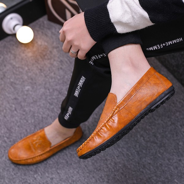 Mūsdienīgi vīriešu mākslīgās ādas mokasīni