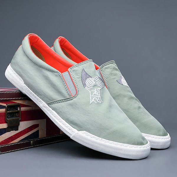 Ikdienas audekla mokasīni ar izšuvumiem