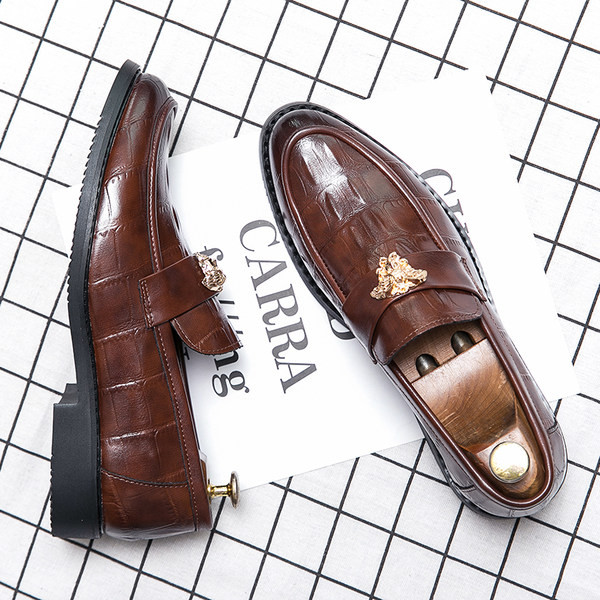 Mūsdienīgi vīriešu mokasīni ar metāla apdari