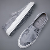 Mūsdienīgi vīriešu mokasīni ar aplikācijām