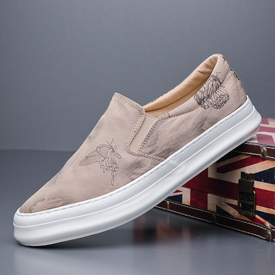 Mūsdienīgi vīriešu mokasīni ar aplikācijām