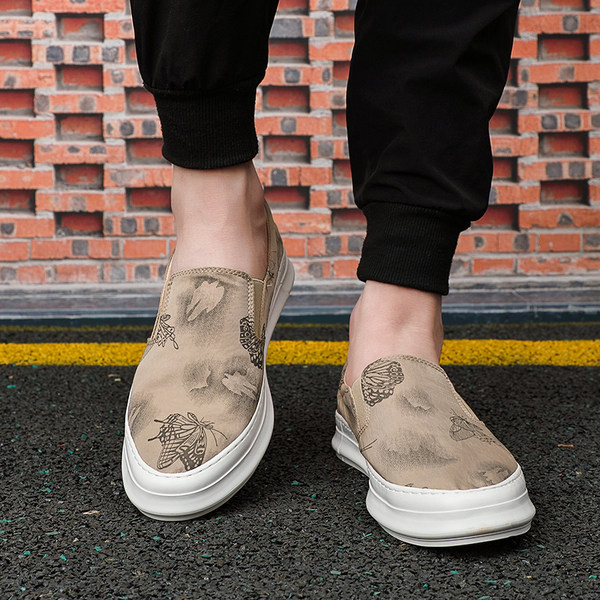 Mūsdienīgi vīriešu mokasīni ar aplikācijām