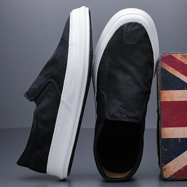 Mūsdienīgi vīriešu mokasīni ar aplikācijām