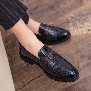 Mūsdienīgi vīriešu mokasīni no eko ādas ar metāla apdari