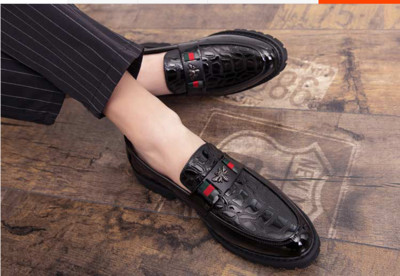 Mūsdienīgi vīriešu mokasīni no eko ādas ar metāla apdari