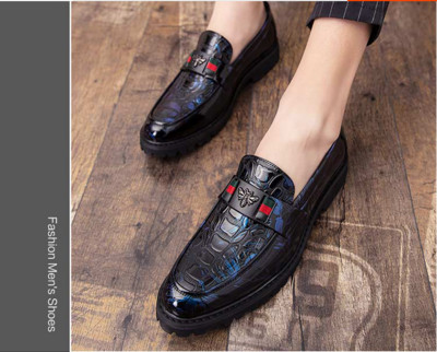 Mūsdienīgi vīriešu mokasīni no eko ādas ar metāla apdari