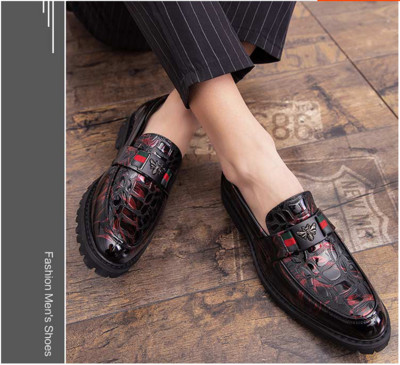 Mūsdienīgi vīriešu mokasīni no eko ādas ar metāla apdari